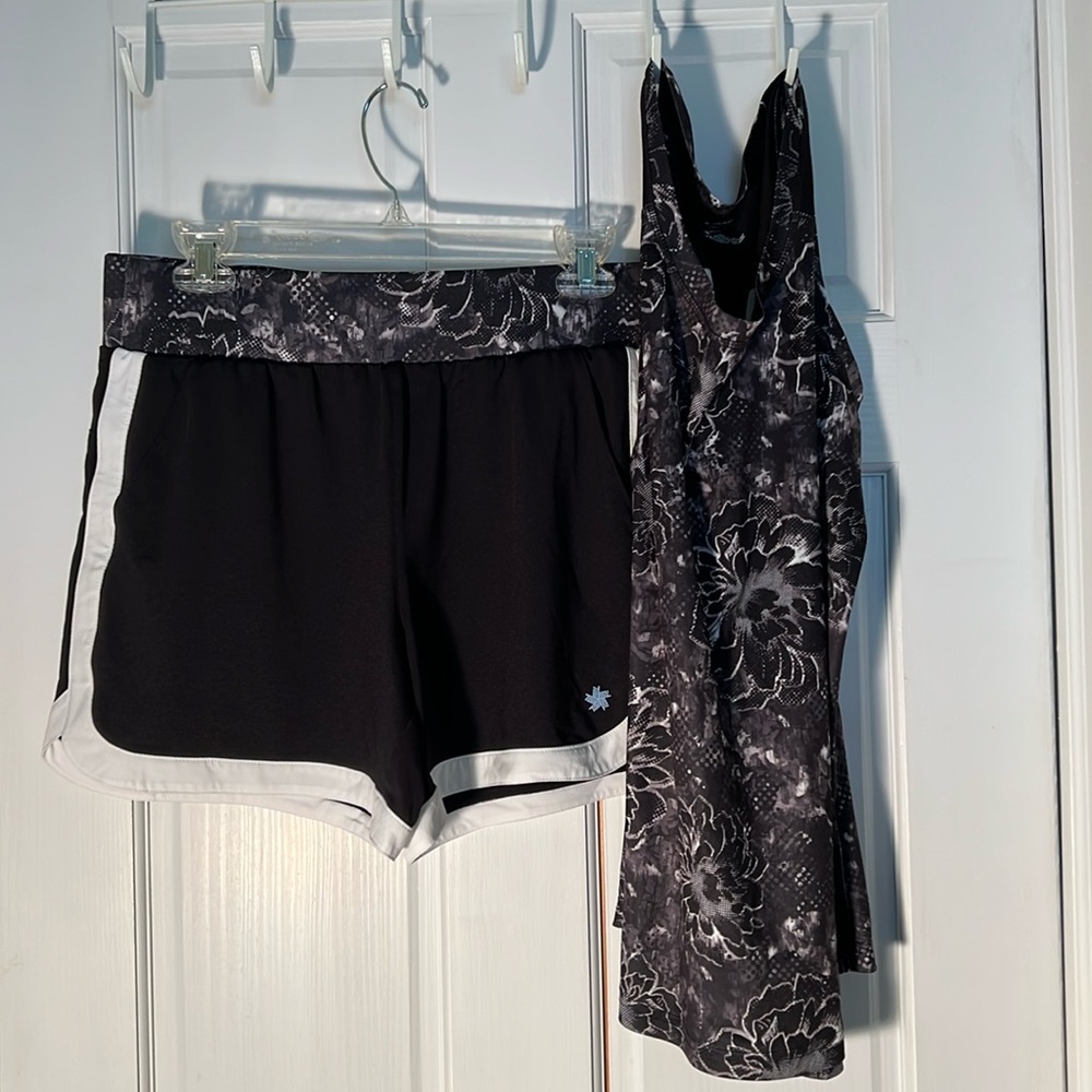 TEK Gear tank and mid rise shorts set size M